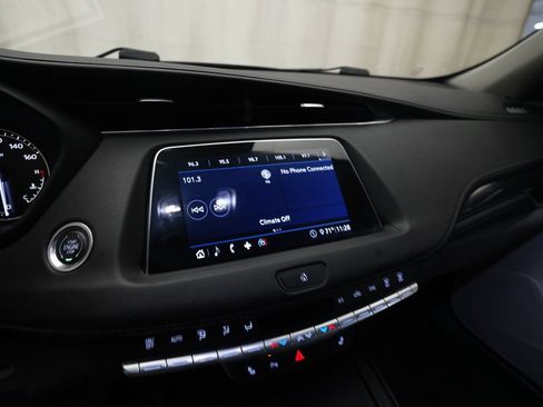 Used 2020 Cadillac XT4 Luxury w/ Cold Weather Package AWD/4WD image 6