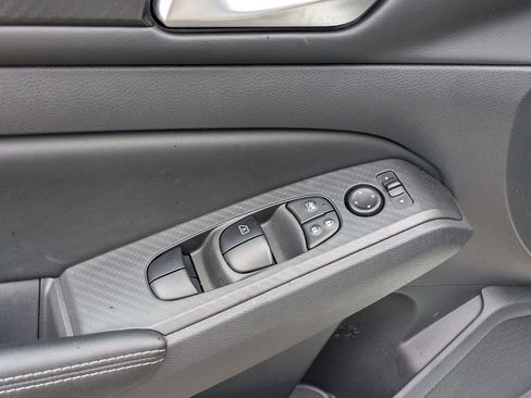 Used 2025 Nissan Altima 2.5 SV image 12