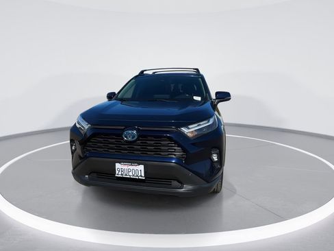 Used 2022 Toyota RAV4 XLE Premium image 6