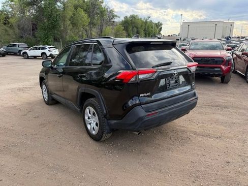 Used 2021 Toyota RAV4 LE AWD/4WD image 3