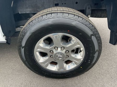 Used 2024 RAM 2500 Big Horn AWD/4WD image 30