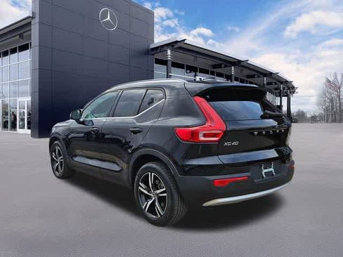 Used 2023 Volvo XC40 B5 Plus image 6