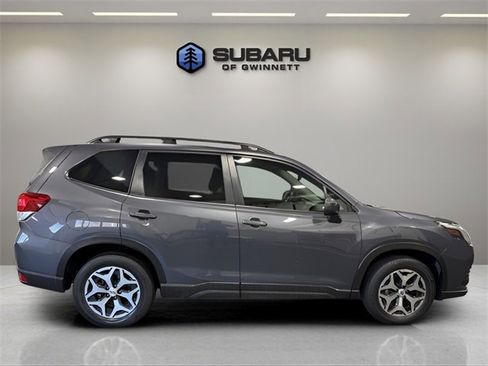 Used 2023 Subaru Forester Premium image 6