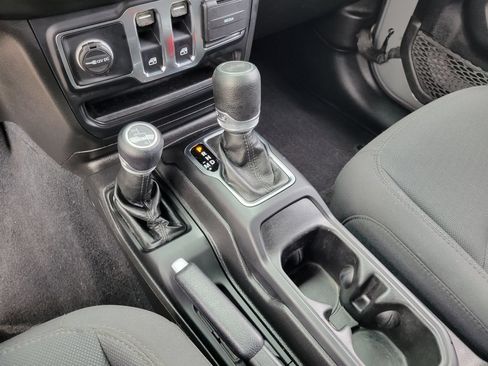 Used 2022 Jeep Wrangler Sport AWD/4WD image 11