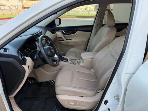 Used 2019 Nissan Rogue SL w/ Premium Package FWD image 11