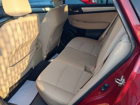Used 2017 Subaru Outback 2.5i Premium AWD/4WD image 8