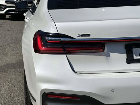 Used 2020 BMW 750i xDrive w/ M Sport Package AWD/4WD image 11
