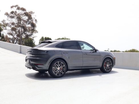 Certified 2026 Porsche Cayenne S AWD/4WD image 8