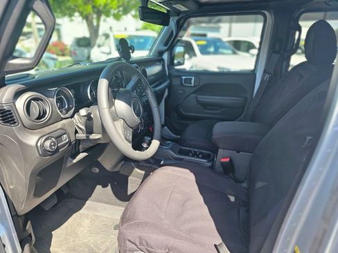Used 2023 Jeep Gladiator Sport AWD/4WD image 8