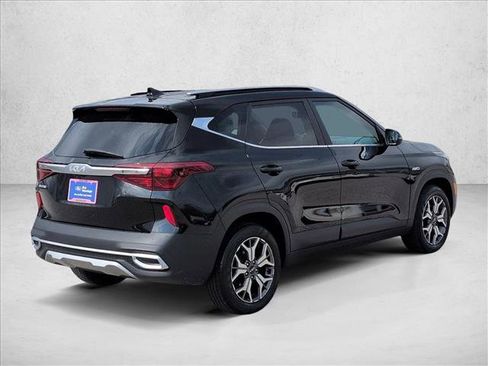 Used 2023 Kia Seltos EX AWD/4WD image 5