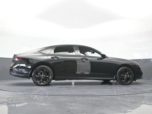 Used 2025 Honda Accord SE image 58