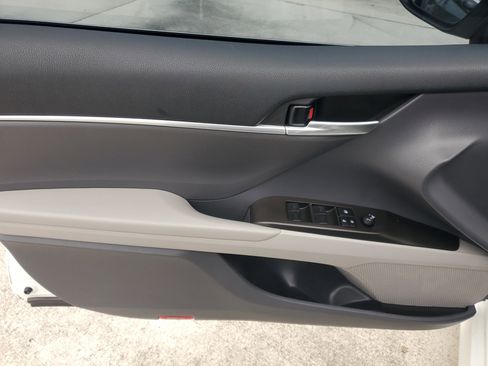 Used 2023 Toyota Camry LE image 18