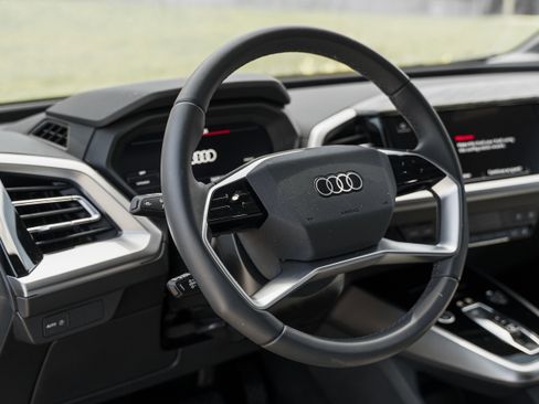 Used 2025 Audi Q4 e-tron Premium Plus w/ Premium Plus AWD/4WD image 10