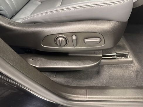 Used 2023 Buick Enclave Essence image 28