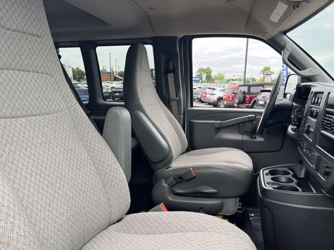 Used 2025 Chevrolet Express 3500 LT w/ LT Preferred Equipment Group RWD image 33