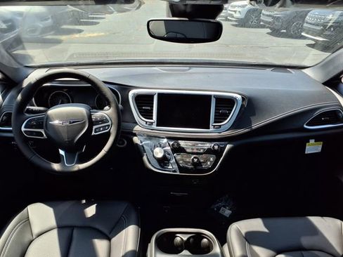 New 2026 Chrysler Pacifica Select image 12