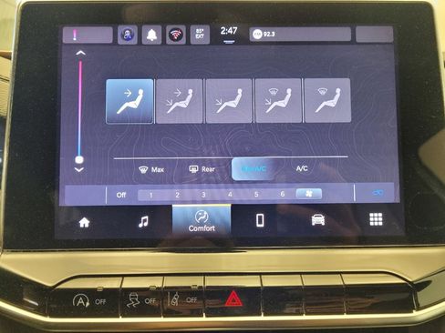 Used 2024 Jeep Compass Latitude image 25