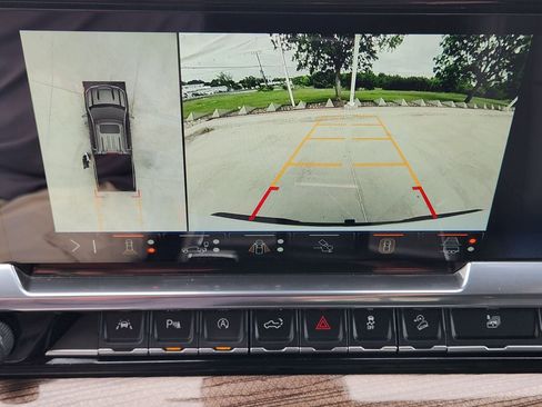 Used 2024 Chevrolet Silverado 1500 LT Trail Boss w/ Convenience Package II image 17