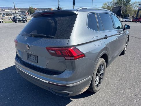 Used 2023 Volkswagen Tiguan SE image 4