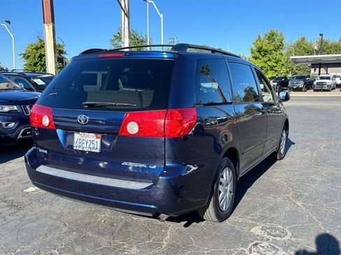 Used 2007 Toyota Sienna LE w/ LE Pkg 1 FWD image 3