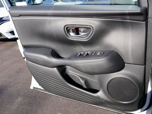 Certified 2023 Honda HR-V EX-L image 30