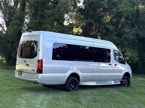 Used 2023 Mercedes-Benz Sprinter 3500 w/ Parking Package image 34