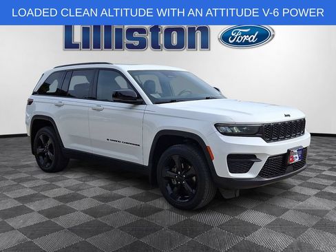 Used 2023 Jeep Grand Cherokee Altitude AWD/4WD image 3