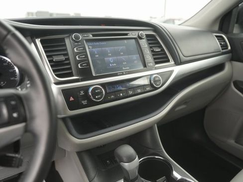 Used 2015 Toyota Highlander XLE image 26