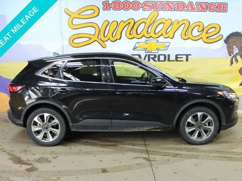 Used 2025 Ford Escape Platinum AWD/4WD image 1