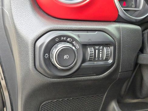 Used 2021 Jeep Wrangler Unlimited Rubicon image 25