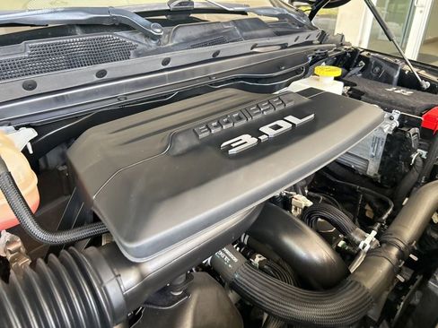 Used 2022 RAM 1500 Laramie AWD/4WD image 12