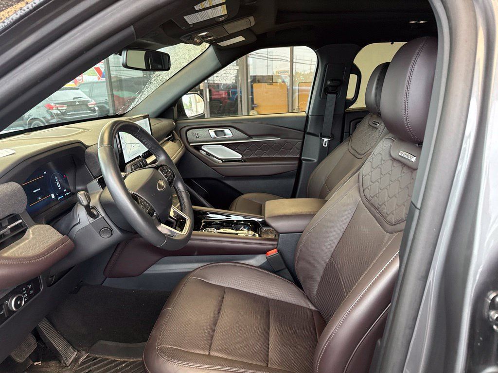 Used 2025 Ford Explorer Platinum w/ Ultimate Package AWD/4WD image 12
