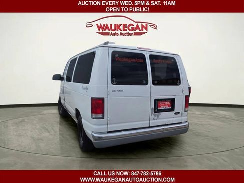 Used 1999 Ford E-150 and Econoline 150 Wagon RWD image 4