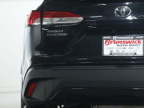 Used 2024 Toyota Corolla Cross LE w/ Moonroof Package AWD/4WD image 42