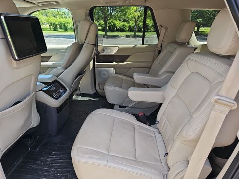 Used 2020 Lincoln Navigator Reserve w/ Equipment Group 208A Reserve AWD/4WD image 18