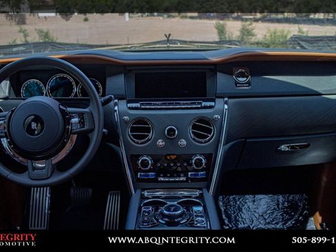 Used 2022 Rolls-Royce Cullinan w/ Dynamic Package image 41