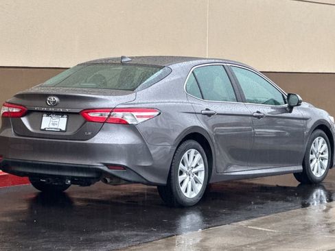 Used 2019 Toyota Camry LE image 4