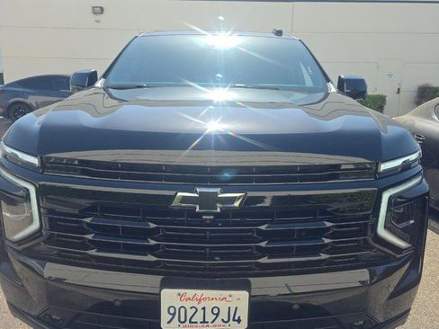 Used 2025 Chevrolet Suburban RST AWD/4WD image 3