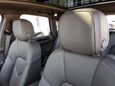 Certified 2026 Porsche Macan AWD/4WD image 21