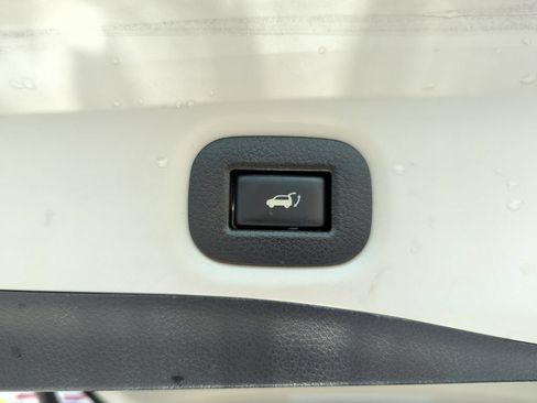 Used 2018 Nissan Rogue SV FWD image 21