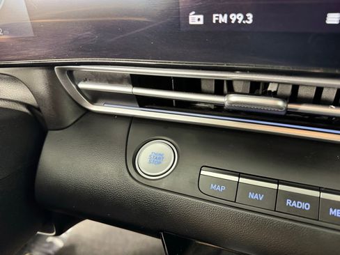 Used 2024 Hyundai Elantra SEL image 20