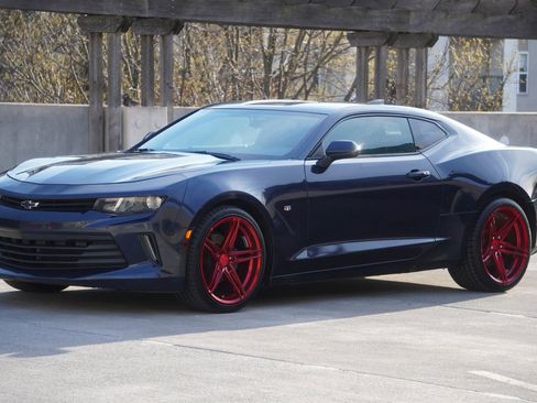 Used 2016 Chevrolet Camaro LT w/ Technology Package RWD image 4