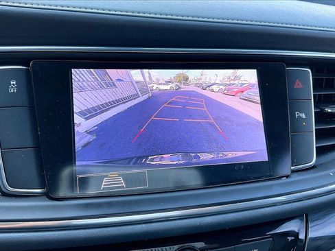 Used 2020 Buick Enclave Essence image 21