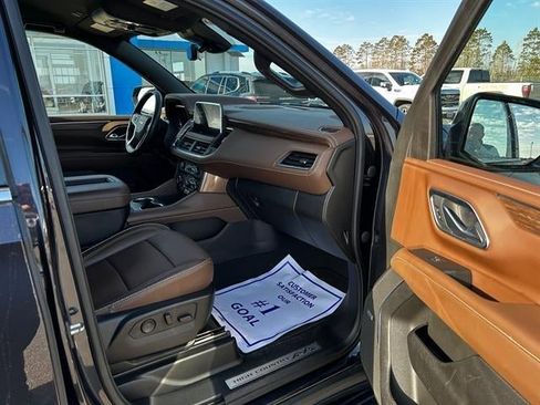 Used 2023 Chevrolet Tahoe High Country w/ Advanced Technology Package AWD/4WD image 9