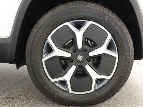 Used 2024 Rivian R1S Adventure image 7