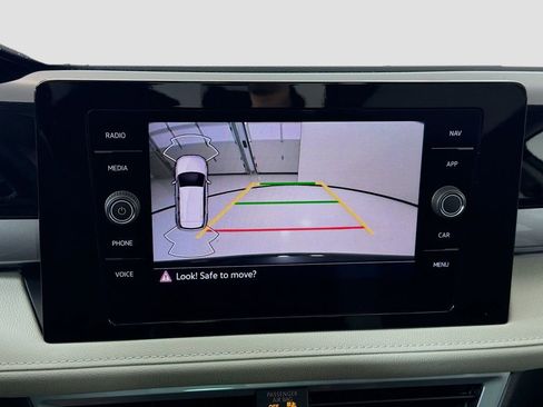 Used 2025 Volkswagen Taos SEL image 15