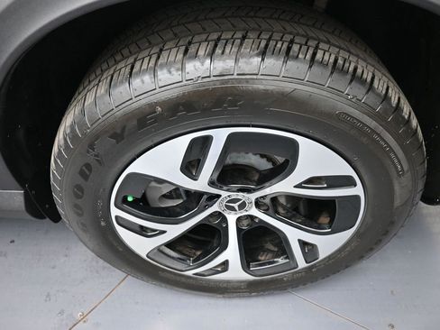 Used 2025 Mercedes-Benz GLC 350e 4MATIC image 15