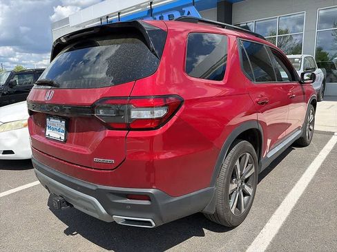 Used 2024 Honda Pilot Touring image 6