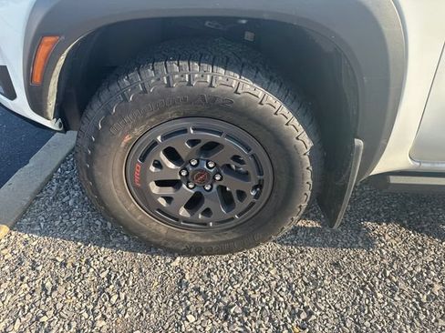 Certified 2025 Nissan Frontier PRO-4X AWD/4WD image 2