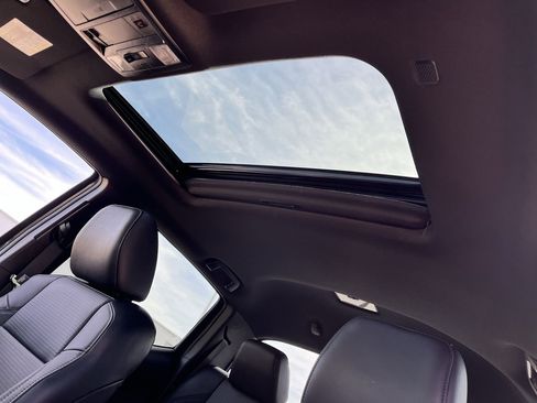 Used 2022 Toyota Tacoma Limited image 23